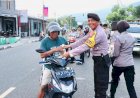 Polres-Alor-Berbagi-Kebaikan:-Pembagian-Takjil-Gratis-untuk-Pengguna-Jalan