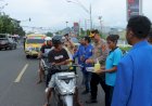 Kapolres-Alor-Bersama-GAMKI-Berbagi-Takjil,-Wujud-Indahnya-Toleransi-di-Bulan-Ramadhan