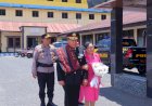 Tradisi-Gerbang-Pora-Warnai-Pelepasan-Purnabakti-Kabag-SDM-Polres-Alor