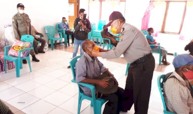 Pembagian-Sembako-Untuk-Masyarakat-Lansia-Di-Kecamatan-Lembur