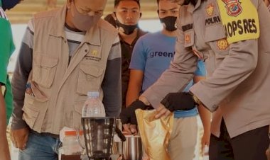 Ngajak-Masyarakat-Desa-Manmas-Ngopi-Cara-Kapolres-Alor-dan-Patroli-Dialogis-Cegah-Gangguan-Kamtibmas