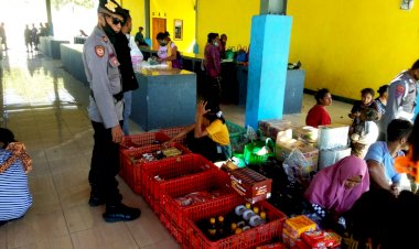 Polsek-Alor-Timur-Laksanakan-Patroli-Pasar-dan-Terapkan-Protokol-Kesehatan