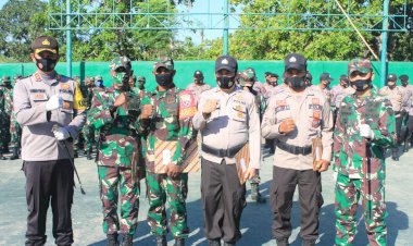 Kapolres-Alor-Beri-penghargaan-Kepada-Serda-Domisianus-Atadena