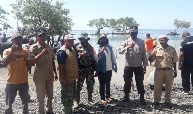 Kapolsek-Abal-Hadiri-Kegiatan-Pencanangan-Penanaman-Mangrove-di-Desa-Aimoli
