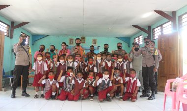 Tingkatkan-Minat-Baca-Pelajar,-Kapolres-Alor-Launching-Perpustakaan-Keliling