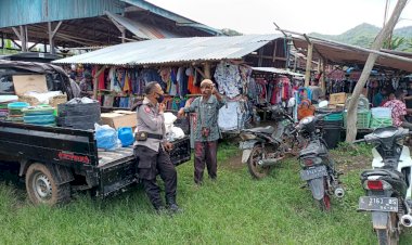 Anggota-Polsek-Alor-Selatan-melaksanakan-Patroli-dan-PAM-Pasar