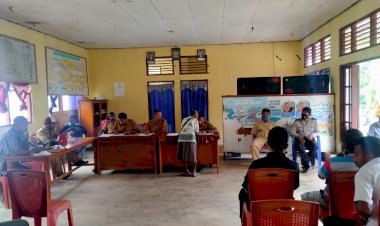 Polsek-Alor-Timur-Laut-Dampingi-Penyaluran-BLT-Dana-Desa-Tahun-2020-Desa-Waisika