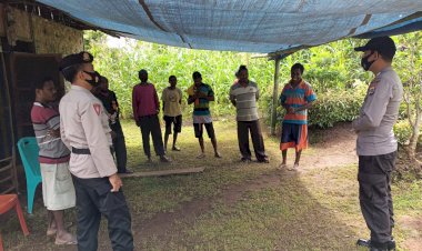 Pantau-Keamanan-Desa-Anggota-Polsek-Alor-Selatan-Laksanakan-Patroli-Sambang