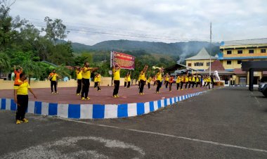Jaga-Imunitas-Tubuh,-Personil-Polres-Alor-Laksanakan-Olahraga-Pagi
