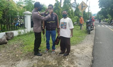 Patroli-Dialogis,-Bhabinkamtibmas-Sampaikan-Pesan-Kamtibmas-Hingga-Taat-Prokes