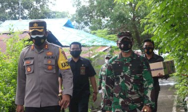 Kapolres-Alor-Bersama-Gugus-Covid-Alor-salurkan-bantuan-warga-peduli-covid