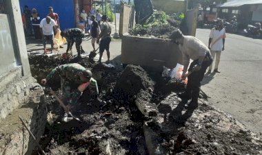 Cegah-Banjir,-TNI-POLRI-Bersama-Instansi-Terkait-dan-Warga-Melaksanakan-Kerja-Bakti-Membersihkan-Gorong-Gorong-dan-Drainase
