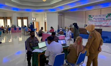 Tingkatkan-Kekebalan-Tubuh,-Personel-Polres-Alor-Disuntik-Vaksin-Covid---19