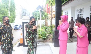 Kunjungi-Kantor-Bhayangkari,-Kapolda-NTT-:-Mari-Kita-Lakukan-Perubahan-Yang-Bermanfaat