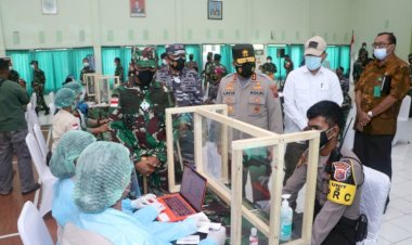 Kapolda-NTT-Hadiri-Kegiatan-Serbuan-Vaksinasi-TNI-POLRI-Dalam-Rangka-Penanganan-Covid-19-di-Makorem-161/WS-Kupang