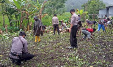 Personil-Polsek-Alor-Selatan-Mengikuti-Kegiatan-Bulan-Bakti-LKMD-Tingkat-Keluarahan
