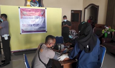 Personil-Polres-Alor-di-Vaksin-Covid-19