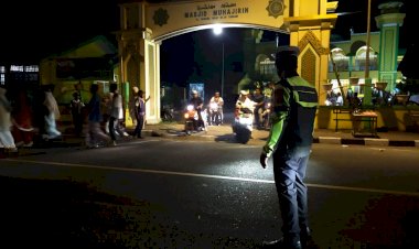 Personil-Satlantas-Polres-Alor-Laksanakan-Pengamanan-Tarawih