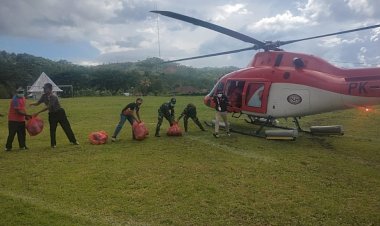 Kapolsek-Alsel-Dampingi-Sekcam-Terima-Bansos-Dari-BNPB