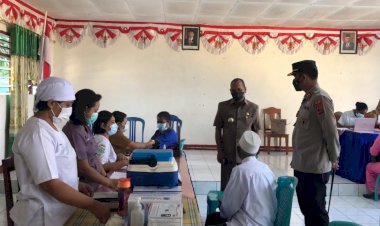 Kapolres-Alor-Dampingi-Bupati-Alor-Tinjau-Pelaksanaan-Vaksinasi-Covid-19-Secara-Masal