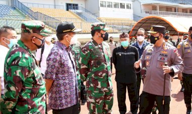 Tinjau-Vaksinasi-di-Bandung,-Panglima-dan-Kapolri-Berharap-Program-Vaksinasi-Presiden-1-Juta-1-Hari-Tercapai
