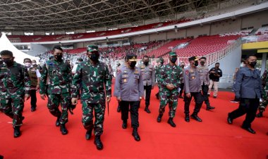 Panglima-TNI-dan-Kapolri-Tinjau-Vaksinasi-Massal-di-SUGBK