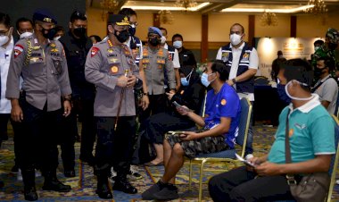 Kapolri-Lepas-Bus-Vaksinasi-Keliling-Sasar-Warga-yang-Tak-Terjangkau