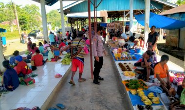 Patroli-Dialogis-Di-Pasar,-Polsek-Alor-Selatan-Sampaikan-Himbauan