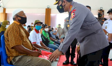 Tinjau-Vaksinasi-dan-Lokasi-Isoter,-Kapolri-Minta-Forkopimda-Babel-Perkuat-Pencegahan-Lonjakan-Covid-19