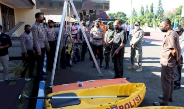 Kapolres-Alor-Pimpin-Apel-Gelar-Pasukan-Dalam-Rangka-Menghadapi-Bencana-Cuaca-Ekstrem-Tahun-2022