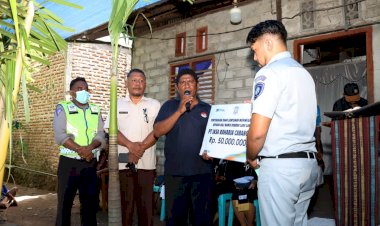 Pt.-Jasa-Raharja-Cabang-NTT-Bersama-Sat-Lantas-Polres-Alor-dan-Samsat-Salurkan-Santunan-Korban-Kecelakaan