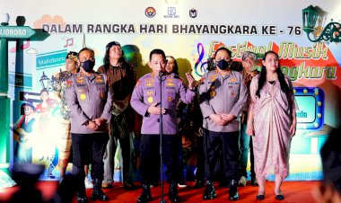 Tutup-Festival-Musik-Jalanan,-Kapolri-Komitmen-Bangun-Ruang-Demokrasi-yang-Positif-untuk-Jaga-Persatuan