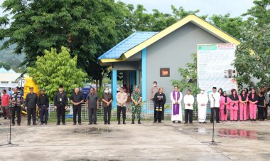Pasca-terbakarnya-Kapal-Cantika-Express-77-,-Kapolres-Alor-Hadiri-Doa-Bersama-dan-Tabur-Bunga
