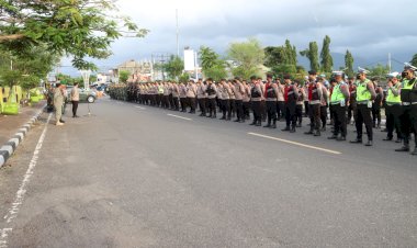 Kapolres-Alor-Pimpin-Apel-Gabungan-Pengamanan-Malam-Tahun-Baru-2023