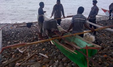 Cuaca-Extrim,-Polsek-Alor-Timur-Lakukan-Patroli-dan-Beri-Himbauan