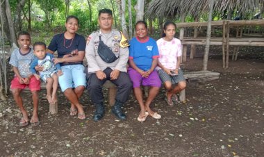 Jalin-Silaturahmi,-Bhabinkamtibmas-Laksnakan-Sambang-Di-Wilayah-Binaan