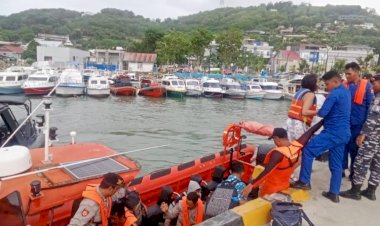 Tim-SAR-Gabungan-Evakuasi-11-Orang-Penumpang-Kapal-King-Fisher-De-Seraya-yang-Alami-Gangguan-Mesin