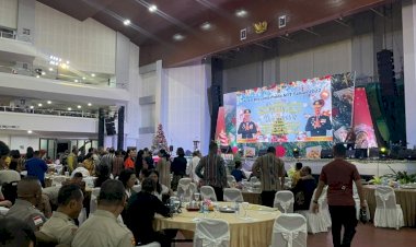 Keluarga-Besar-Polda-NTT-Gelar-Perayaan-Natal-Bersama-Forkompinda-dan-Masyarakat