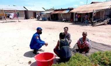 Personel-Ditpolairud-Polda-NTT-Imbau-Masyarakat-Pulau-Kera-Jaga-Sumber-Daya-Laut