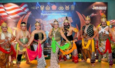 Panglima,-Kapolri-dan-Kepala-Staf-Main-Wayang-Orang:-Lestarikan-Budaya-hingga-Perkokoh-Sinergitas-TNI-Polri