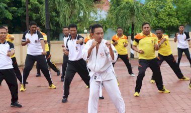 Jaga-Kebugaran-dan-Asah-Kemampuan,-Polres-Alor-Laksanakan-Latihan-Beladiri-Polri