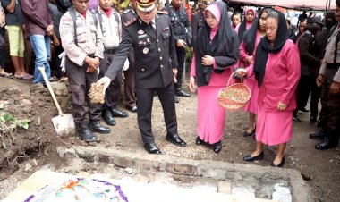 Kapolres-Alor-Pimpin-Upacara-Pemakaman-Anggotanya