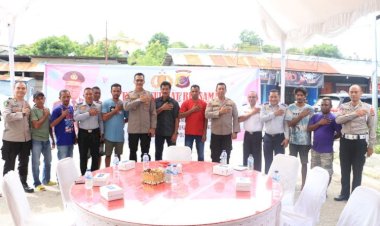 Gelar-Jumat-Curhat,-Wakapolda-NTT-Dengar-Keluh-Kesah-Sopir-Angkot-di-Terminal-Oebobo-Kupang