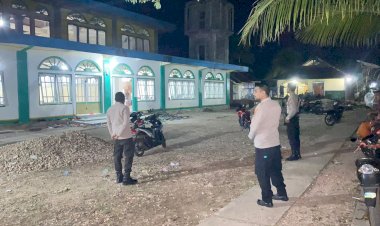 Beri-Rasa-Aman-Saat-Sholat-Tarawih,-Polsek-Pantar-Barat-Laksanakan-Pengamanan