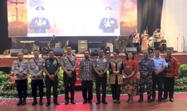 Ikut-Kegiatan-Kebangunan-Rohani,-Kapolda-NTT:Muliakan-Tuhan,-Perkuat-Iman-Sehingga-dapat-Mengasihi-Sesama