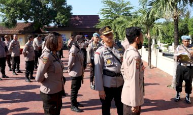 Pimpin-Apel-Pagi,-Kapolres-Alor-Cek-Sikap-Tampang-Personil