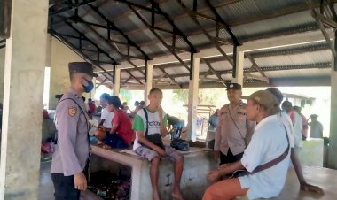Polsek-Alor-Timur-Laut-Melaksanakan-Patroli-dan-Pengamanan-Pasar-Tradisional