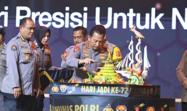 Dua-Hadiah-Untuk-Divisi-Humas-Polri-Dari-Kapolri