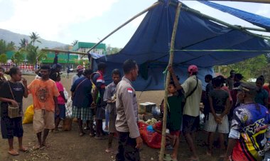 Kapolsubsektor-Padang-Alang-Lakukan-Sambang-dan-Patroli-ke-Pasar-Rakyat-Padang-Alang