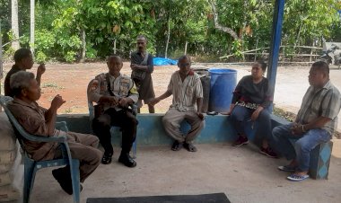 Bhabinkamtibmas-Desa-Kopidil-Sambang-dan-Meningkatkan-Keamanan